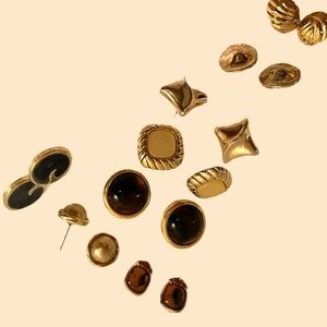 One for every day of the week plus 1! Assortment - 8 pairs of pierced earrings.